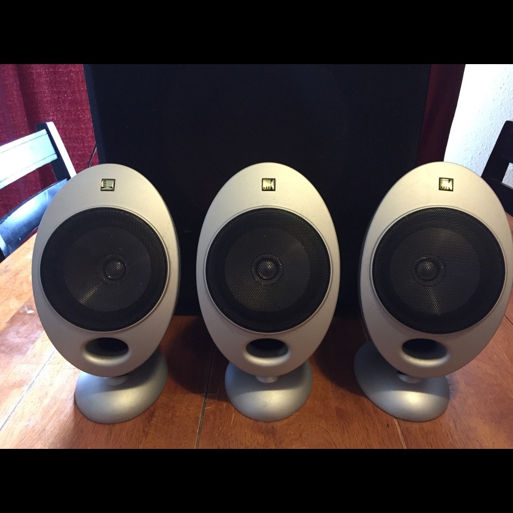 YamahaAV receiver.5 KEFspeakers Klipschsubwoofer. - Picture 2 of 5